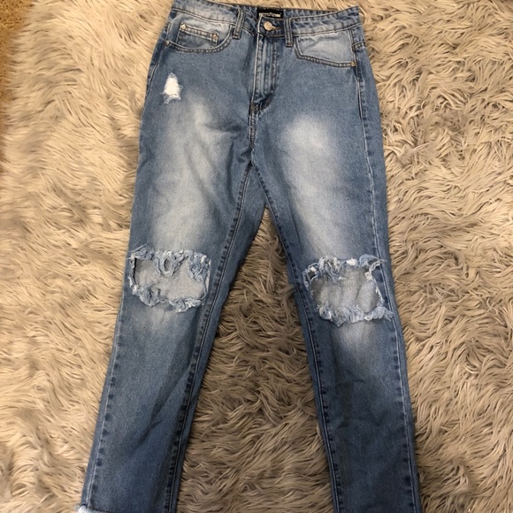 Pretty Little Thing Frayed Jeans - Picture 2 of 2